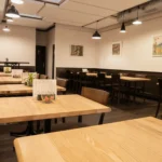 Moderner Verkaufsraum der Bäckerei sempre insieme