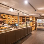 Übersichtliche Brotauswahl in der Bäckerei