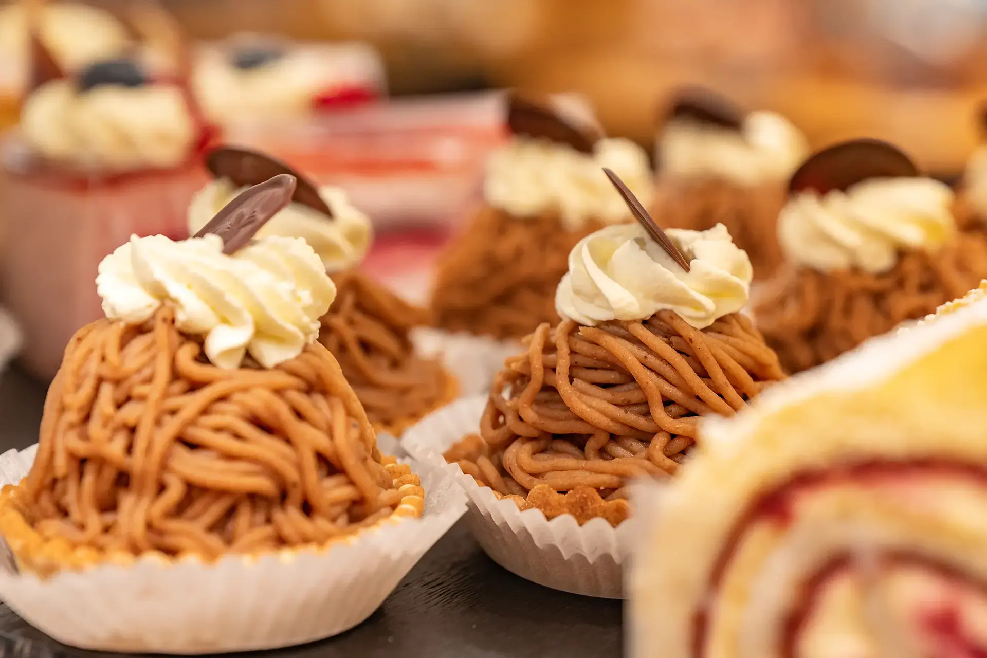 Süsse Backwaren und Kuchen aus der Bäckerei sempre insieme
